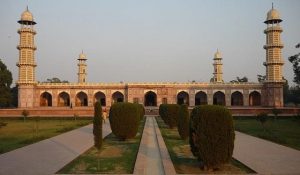 A Visit to Jahangir's Tomb